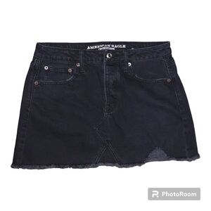 American Eagle size 8 jean mini skirt black distressed raw hem ripped pockets